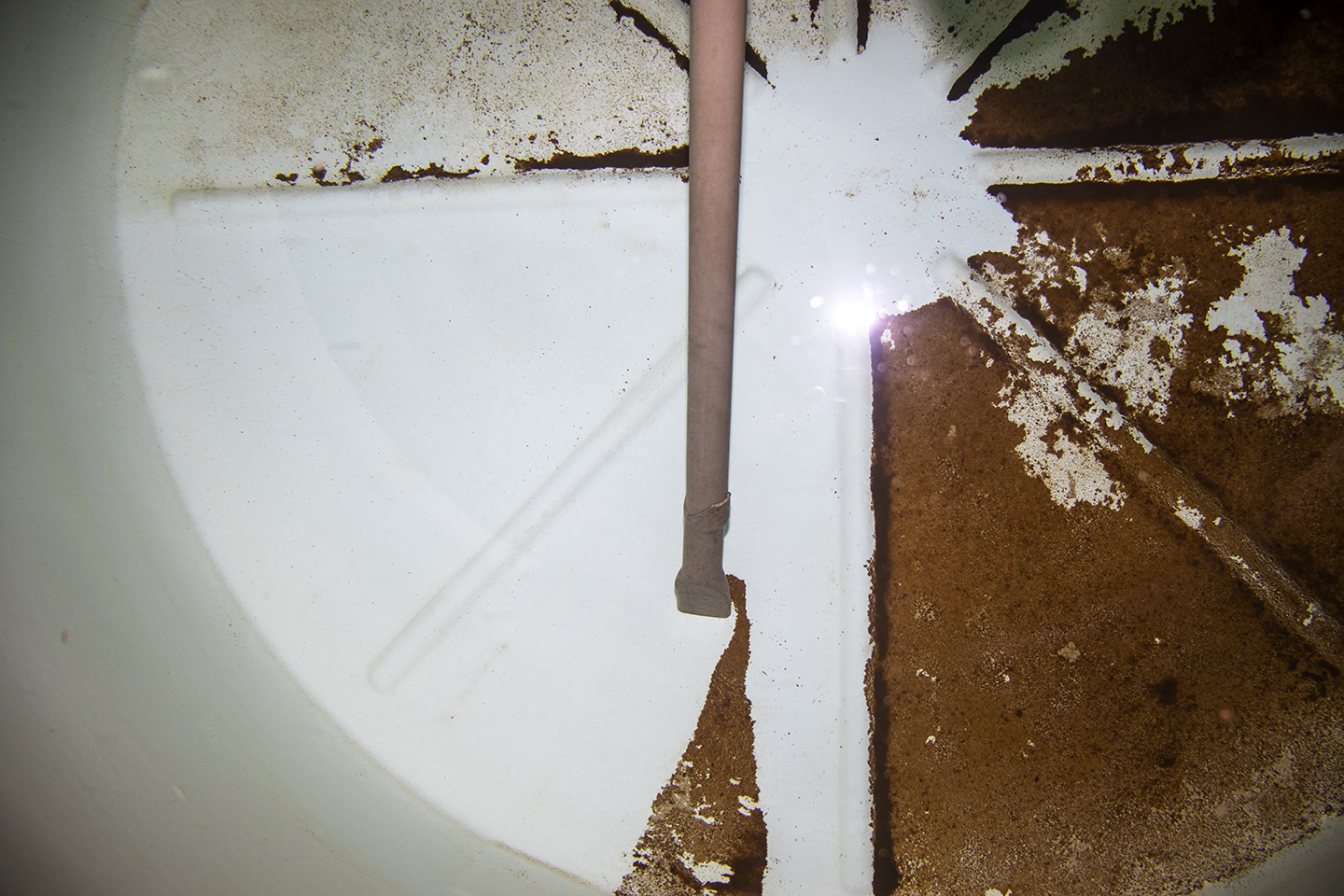 Foto caixa d'água suja